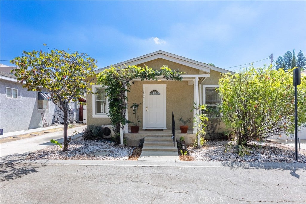 1457 E California