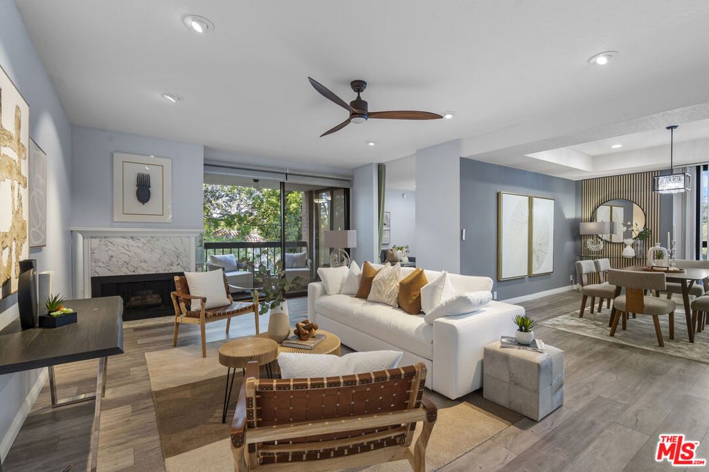 Photo of 4477 Wilshire Boulevard #203, Los Angeles, CA 90010 (MLS # 25606729)