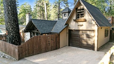 Photo of 373 Redwood Lane, Crestline, CA 92325 (MLS # CV25204865)