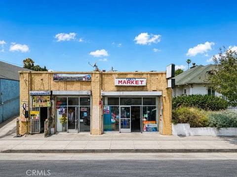 Photo of 2815 S Western Avenue, Los Angeles, CA 90018 (MLS # SB26166529)