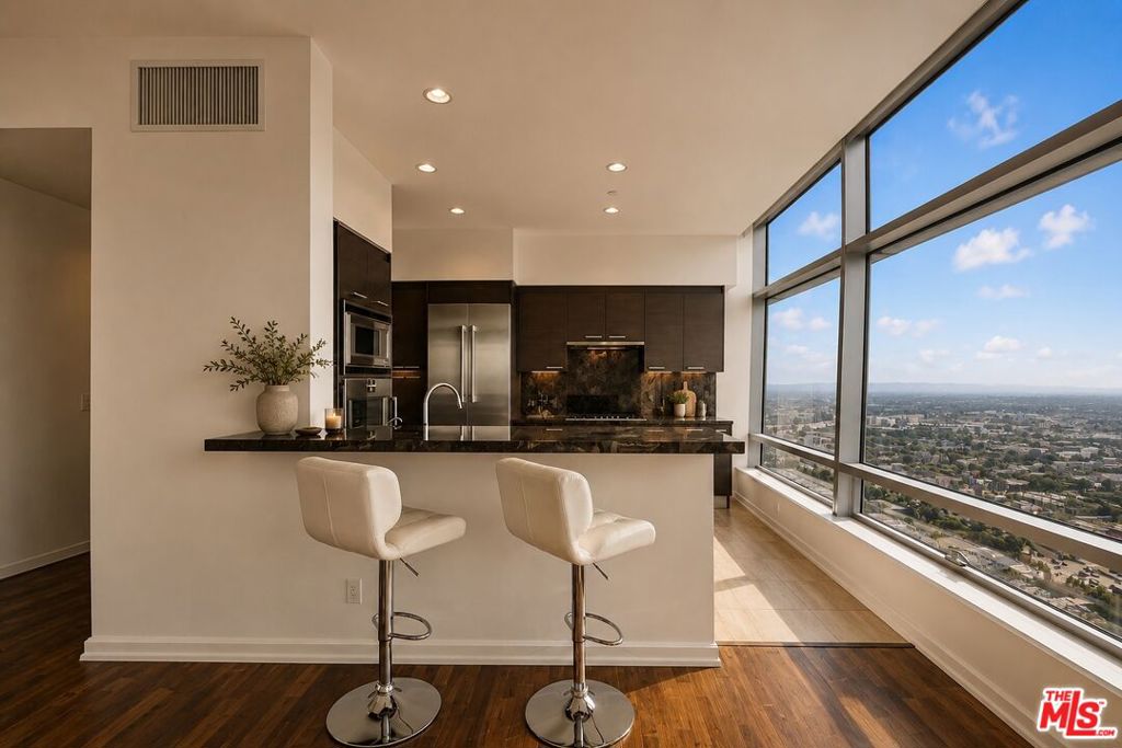 900 W Olympic Boulevard 34J