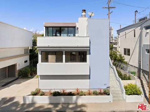Photo of 681 Mildred Avenue, Venice, CA 90291 (MLS # 26998195)