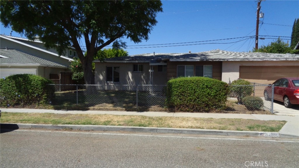 First Time on the Market in 60 Years!
An investor’s dream or the perfect opportunity for a buyer with the vision and fortitude to earn some sweet equity. This single-story home offers 3 bedrooms, 2 bathrooms, and sits on a spacious lot with a large backyard and beautiful mountain views.
Located in an up-and-coming neighborhood, the area is seeing a wave of new owners investing in their homes and restoring the community’s charm. Don’t miss this rare chance to make your mark and create lasting value in a neighborhood on the rise!