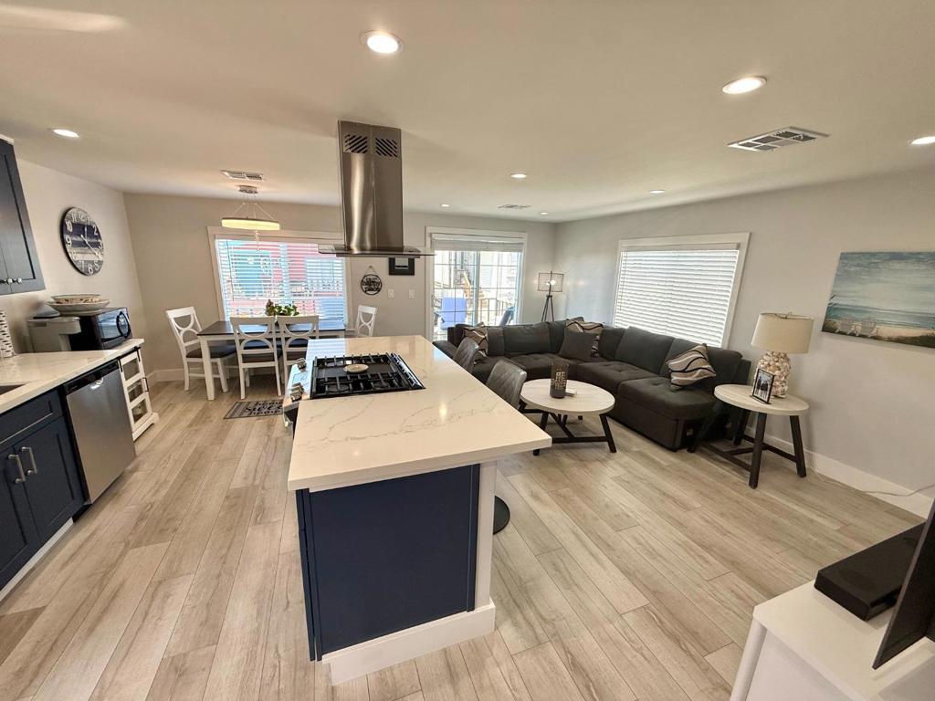 8 Lighthouse Rd