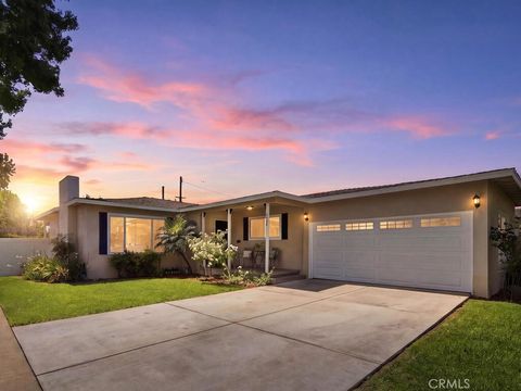 Photo of 422 E 22nd St, Santa Ana, CA 92706 (MLS # OC26020920)