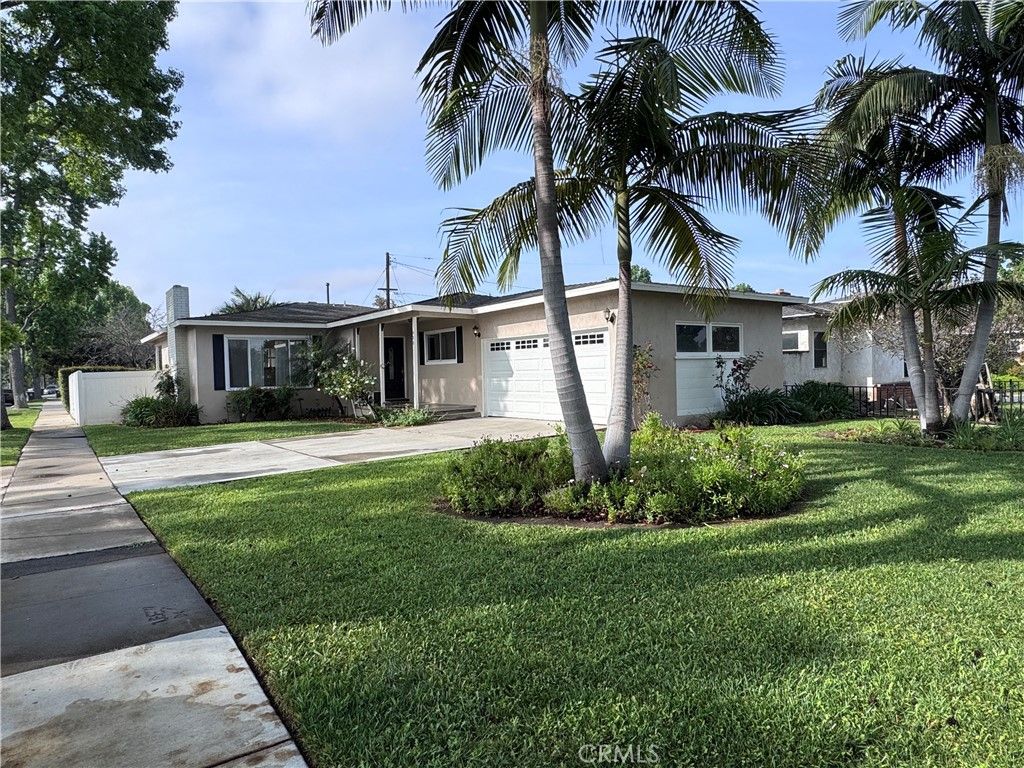 Photo of 422 E 22nd St, Santa Ana, CA 92706 (MLS # OC26020920)