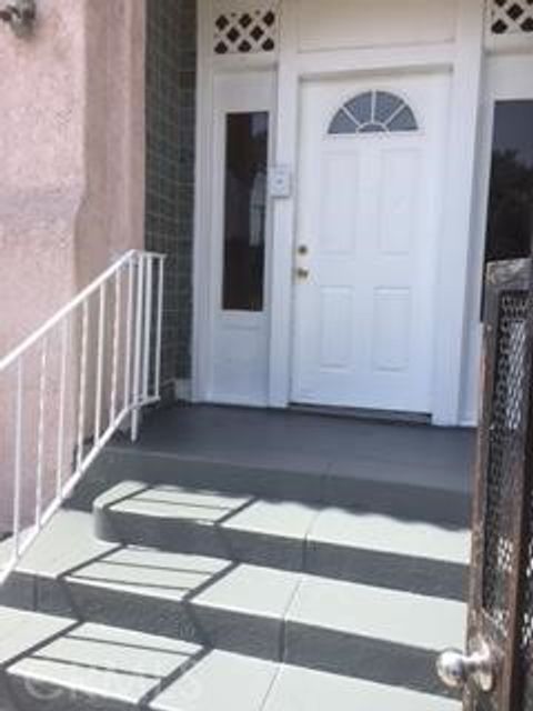 Photo of 507 Broad Avenue, Wilmington, CA 90744 (MLS # IN25089952) Photo of 507 Broad Avenue, Wilmington, CA 90744 (MLS # IN25089952)
