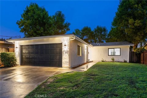 Photo of 17227 Minnehaha Street, Granada Hills, CA 91344 (MLS # SR25258928)
