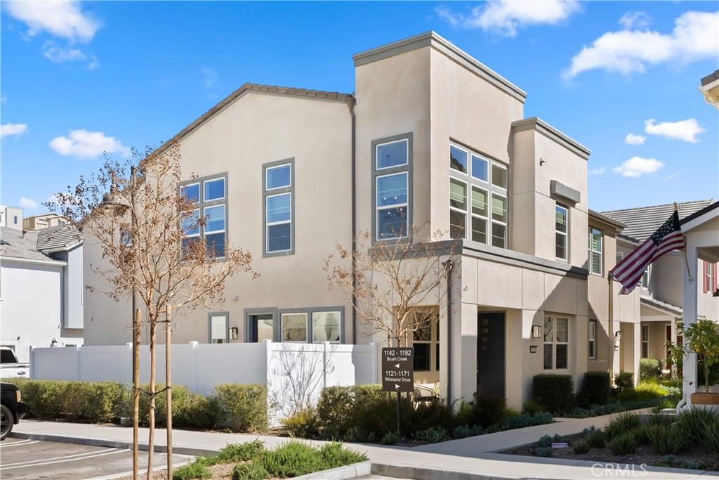 1142 Brush Creek