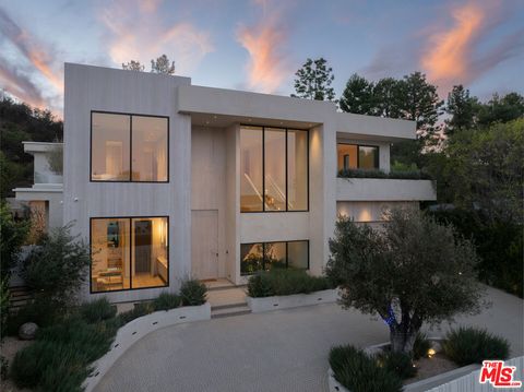 17177 Adlon Road Encino CA 91436