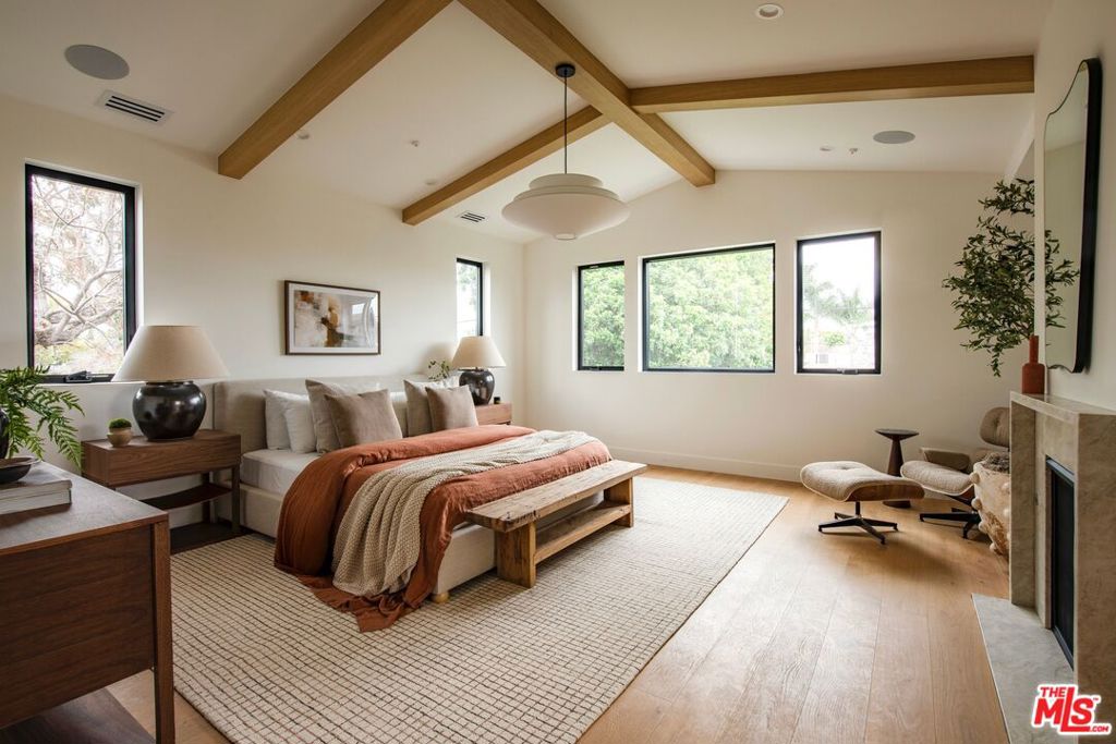 1016 Palms Boulevard