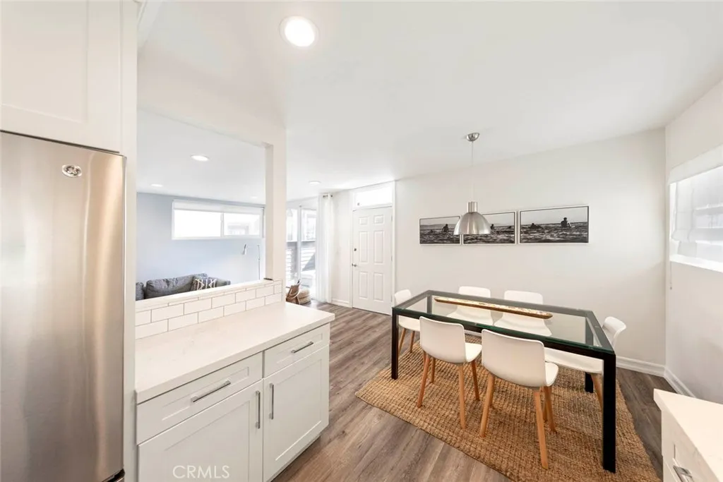 Newport Beach, California 92661, United States, 2 Bedrooms Bedrooms, ,1 BathroomBathrooms,Residential,Active,198075