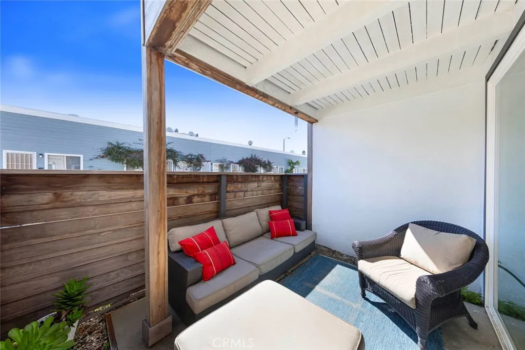 Newport Beach, California 92661, United States, 2 Bedrooms Bedrooms, ,1 BathroomBathrooms,Residential,Active,198075