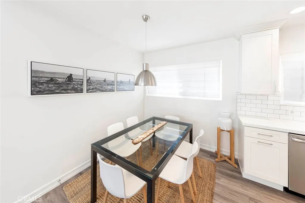 Newport Beach, California 92661, United States, 2 Bedrooms Bedrooms, ,1 BathroomBathrooms,Residential,Active,198075