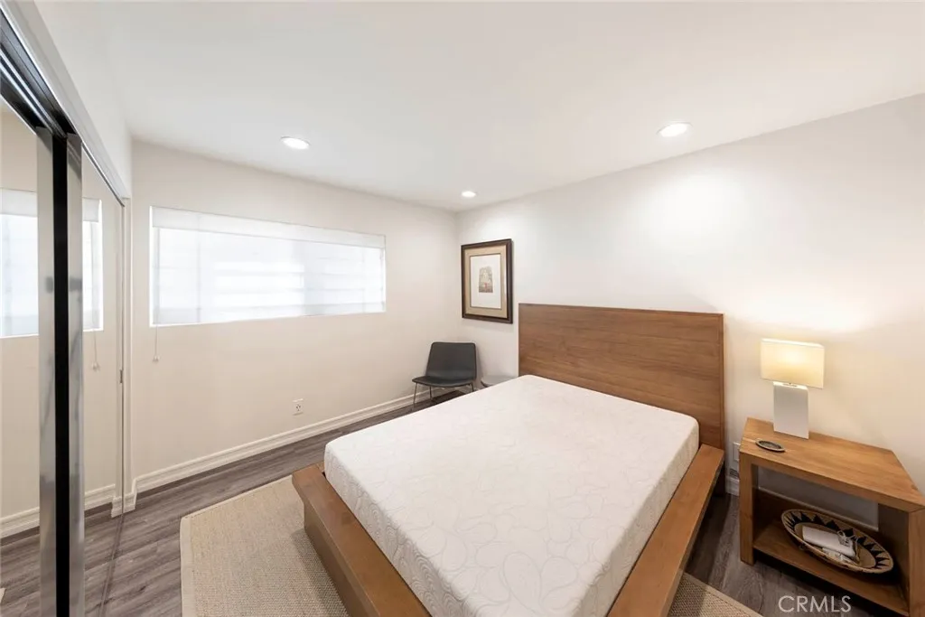 Newport Beach, California 92661, United States, 2 Bedrooms Bedrooms, ,1 BathroomBathrooms,Residential,Active,198075