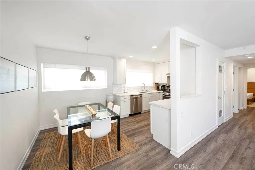 Newport Beach, California 92661, United States, 2 Bedrooms Bedrooms, ,1 BathroomBathrooms,Residential,Active,198075