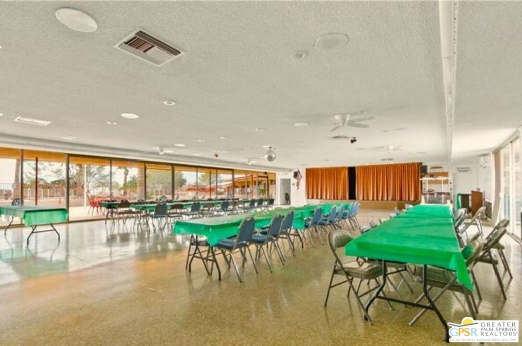 Desert Crest Country Club - Manufactured In Park