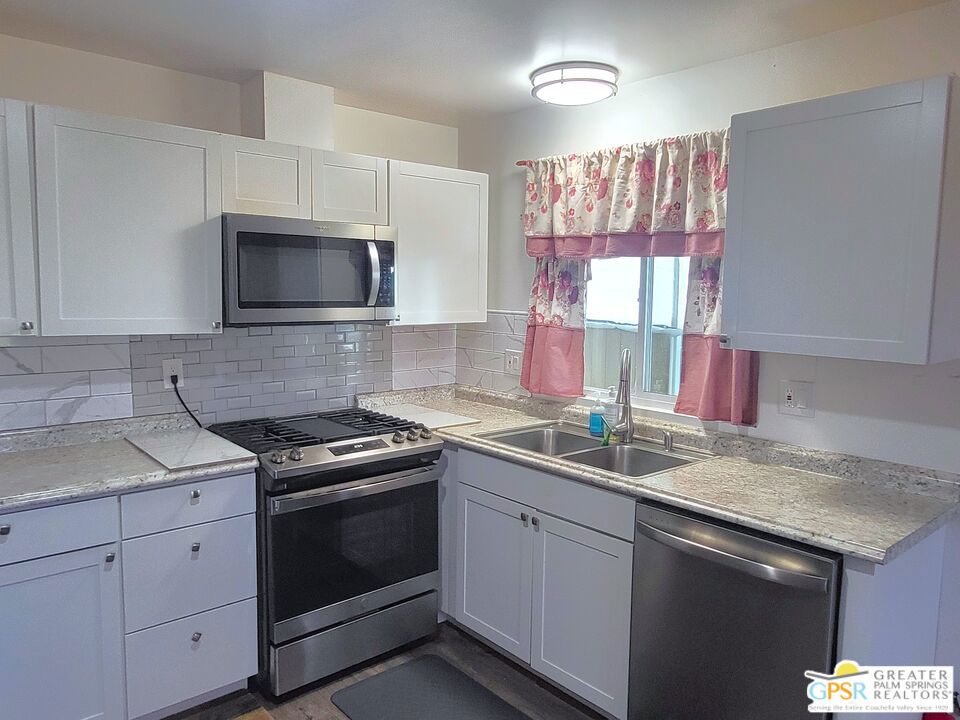 Desert Crest Country Club - Manufactured In Park