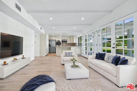 Photo of 22777 Brenford Street, Woodland Hills, CA 91364 (MLS # 26996481)