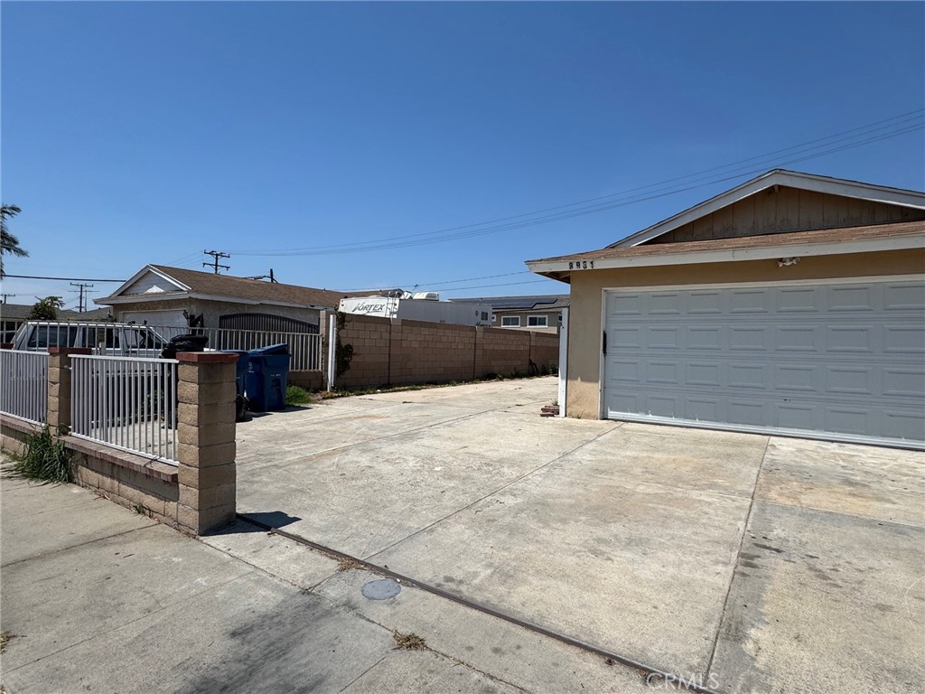 8961 Emerald Avenue