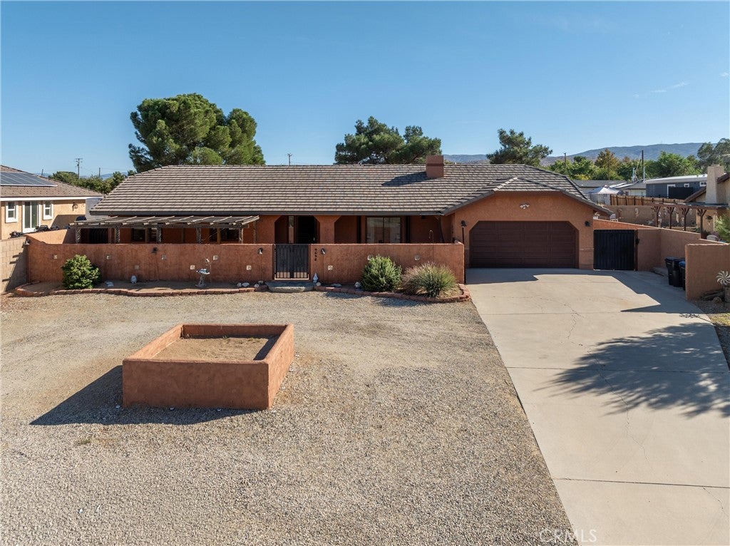 Photo of 4698 Quartz Hill Road, Lancaster, CA 93536 (MLS # SR26216246)