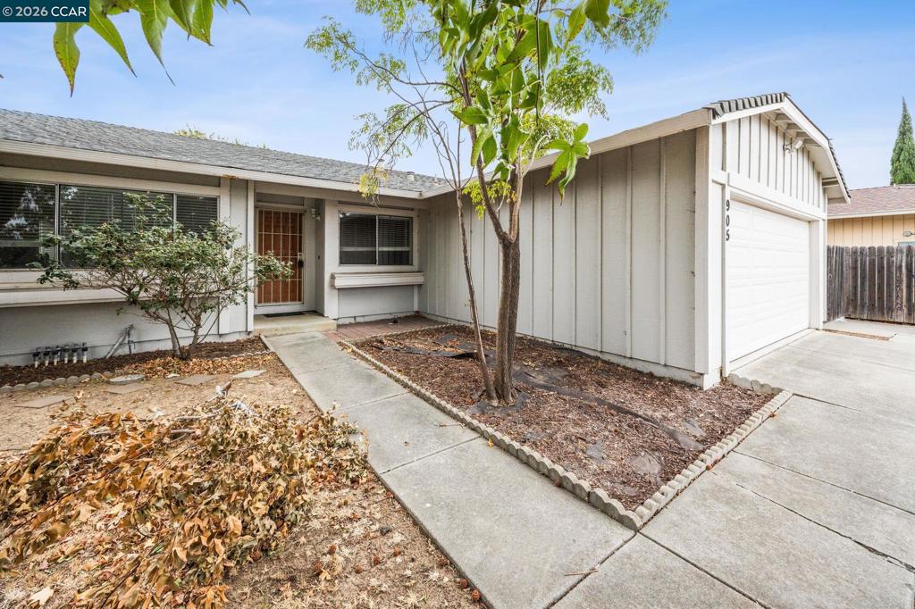 905 Heron Dr