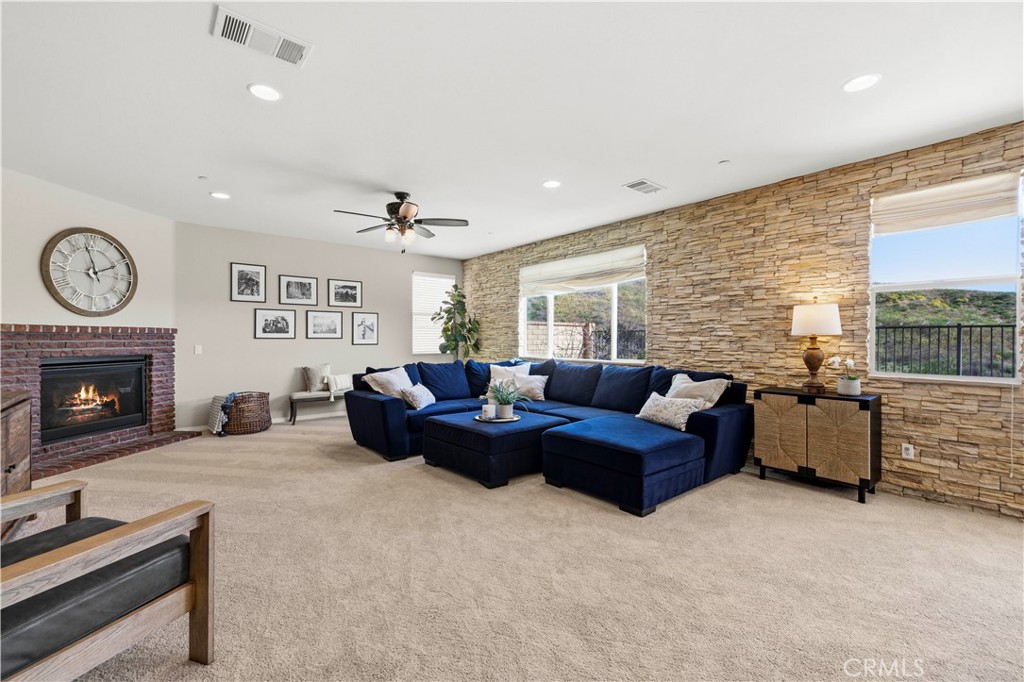 29105 N West Hills