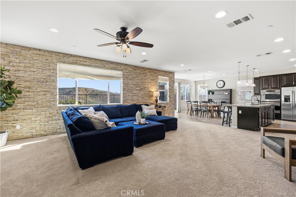 29105 N West Hills