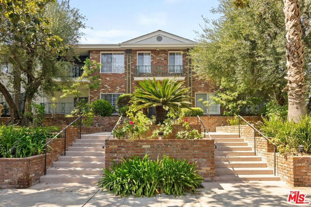 Photo of 837 S Windsor Boulevard #3, Los Angeles, CA 90005 (MLS # 25574365)