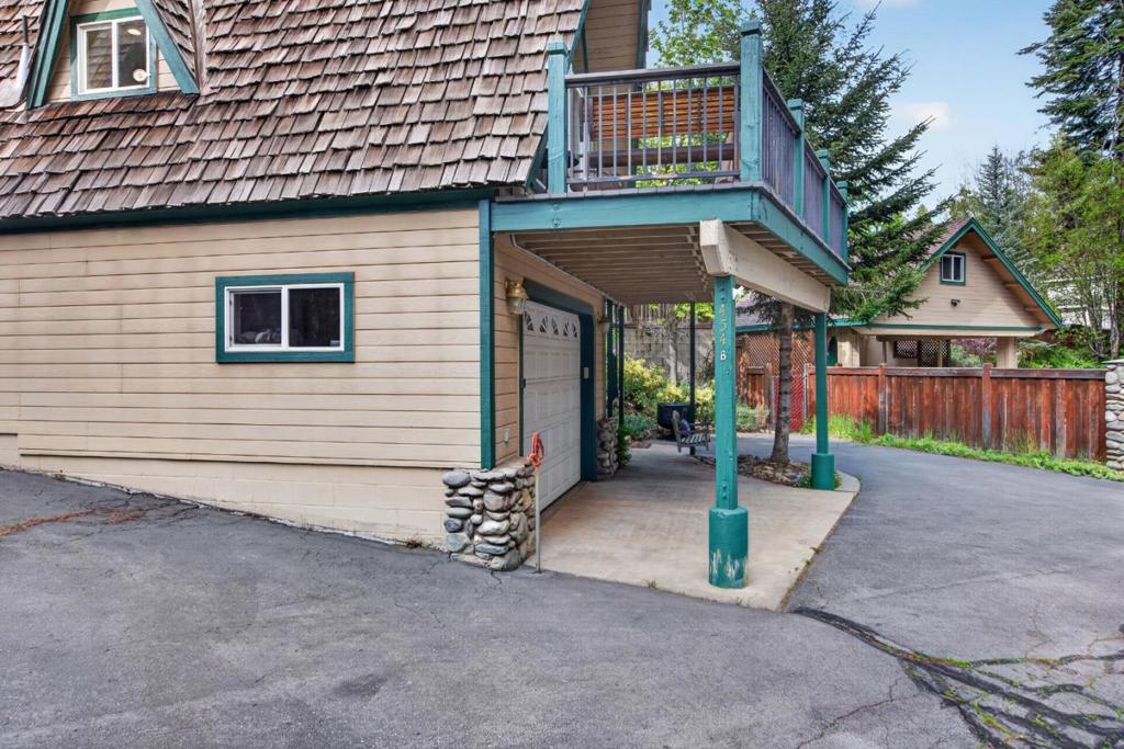 454 Peninsula Drive A - B
