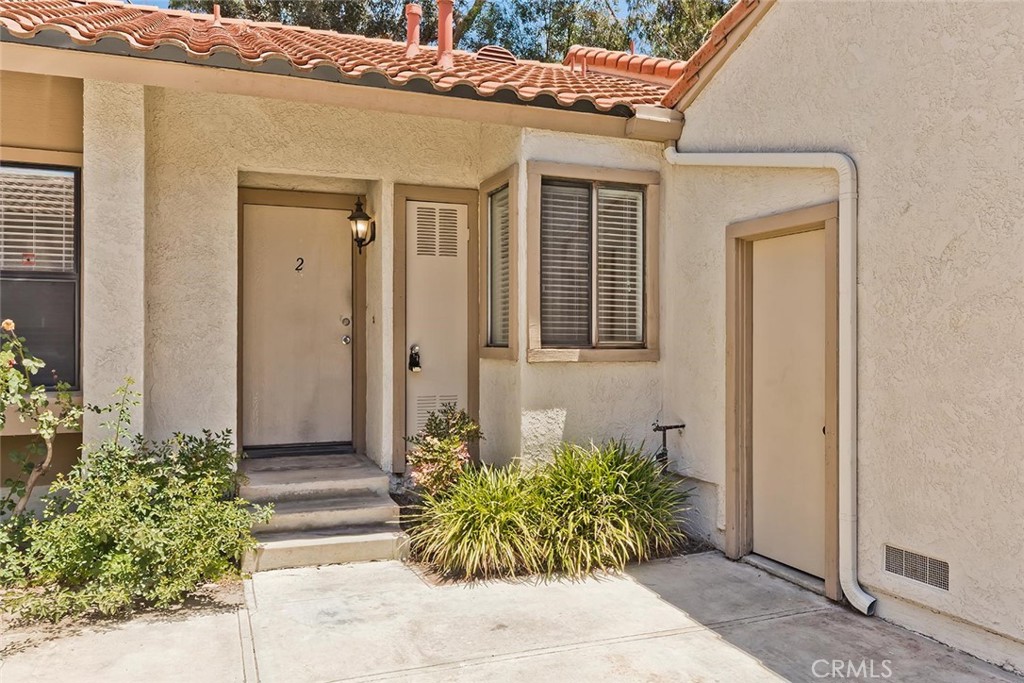 Move-in ready single-story townhouse located in the desirable Montefino Community, within the highly acclaimed Walnut Valley Unified School District. Zoned for top-performing schools with GreatSchools ratings of 9 and 10.
This home is surrounded by mature trees, greenbelts, and a peaceful hillside setting. It is conveniently close to the Diamond Bar Golf Course and several scenic hiking trails, offering a balance of suburban comfort and outdoor living.
The interior features brand new wood flooring, tile floors in the kitchen and bathrooms, and fresh paint throughout. The kitchen includes full slab countertops, real wood cabinetry, a gas cooktop, and a dishwasher.
The spacious living room opens to a private backyard with a concrete patio and hillside views, ideal for relaxing or entertaining.
The primary suite includes two mirrored closets, a walk-in closet, and a large bathroom with a soaking tub, separate shower, and single-sink vanity. The second bedroom also has a mirrored closet and access to a full bathroom.
Additional highlights include central air conditioning, hallway storage, a tile roof, a one-car garage, and an extra driveway parking space.
The HOA provides amenities such as a pool, community landscaping, and trash service. Located near schools, restaurants, shops, a post office, and public transit, this home offers a rare opportunity to own in one of Diamond Bar’s most well-maintained and peaceful neighborhoods.