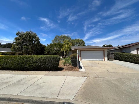 Photo of 633 Saint George Drive, Salinas, CA 93905 (MLS # ML82057970)