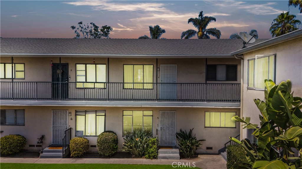 Experience the charm of coastal living in this delightful 1-bedroom, 1-bathroom home, perfectly located just 4 blocks from the beach in the heart of Long Beach. Situated in a well-maintained 14-unit community with low HOA fees, this residence offers a rare blend of comfort, convenience, and value. Inside, you’ll find beautiful hardwood floors, a bright and inviting living space with ceiling fans, and a separate dining room that adds versatility to the floor plan. The bathroom features a vanity area for added style and functionality. Community amenities include an on-site laundry facility with 2 washers and 2 dryers, making daily living a breeze. Step outside and enjoy the vibrant neighborhood—whether it’s a morning stroll to the shoreline, exploring nearby shops and cafes, or soaking in the ocean breeze. Perfect as a stylish beach retreat, a first-time home, or an investment property in a prime location.