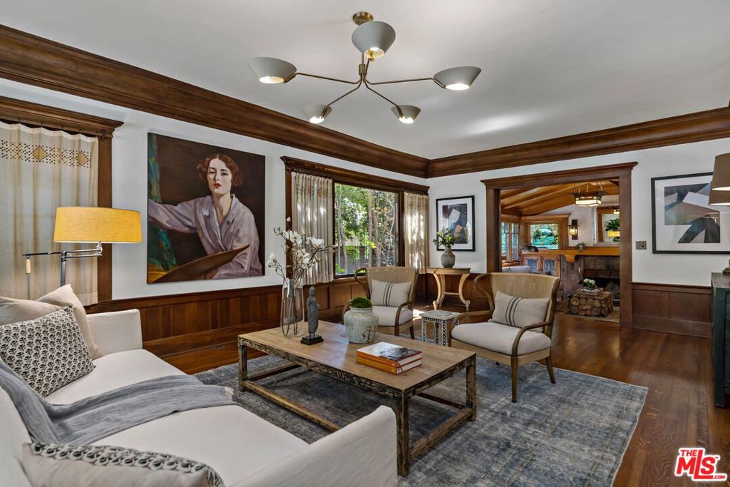 111 S Van Ness Avenue