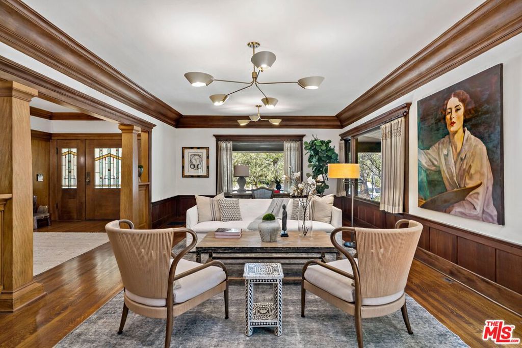 111 S Van Ness Avenue