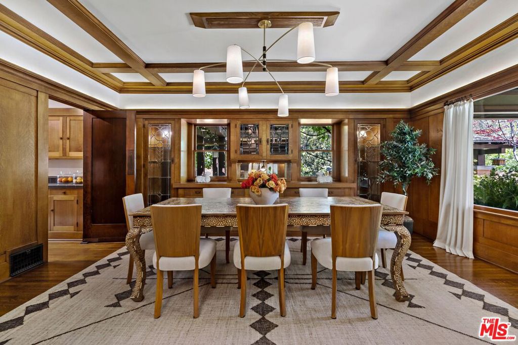 111 S Van Ness Avenue