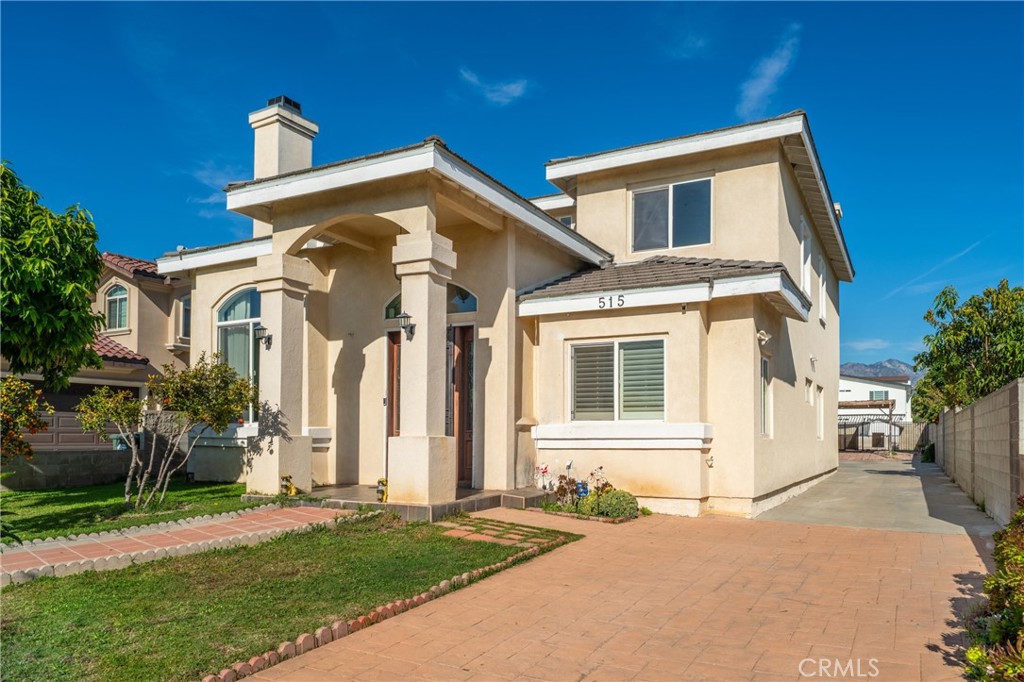 Main image without alt text