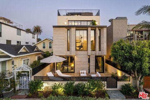 Photo of 442 Sherman Canal Walk, Venice, CA 90291 (MLS # 25629993)