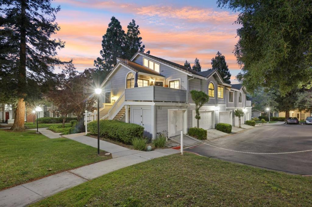 2890 Buena Crest Court