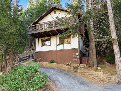 Photo of 24035 Alpine Dr, Crestline, CA 92325 (MLS # IV26066478)
