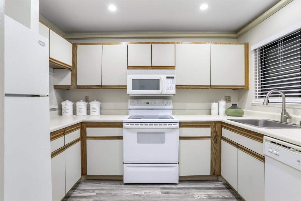 320 Peninsula Ave 107