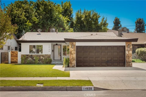 Photo of 14936 Gilmore Street, Van Nuys, CA 91411 (MLS # SR26221752)