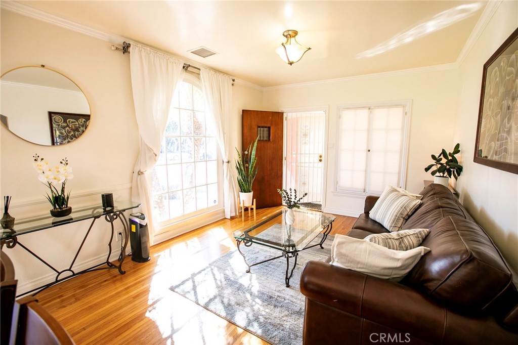 121 W Fairview