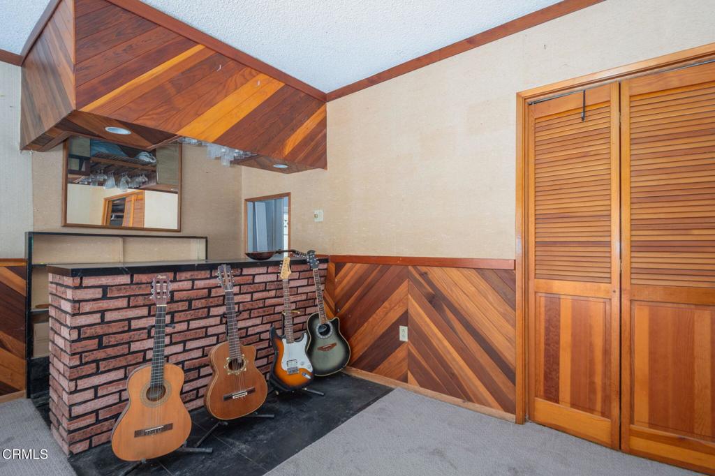 2207 Mariposa Street