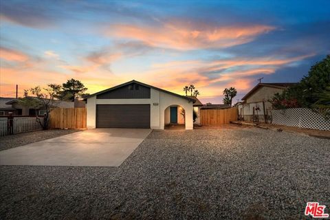 Photo of 6042 Cahuilla Avenue, Twentynine Palms, CA 92277 (MLS # 25619837)