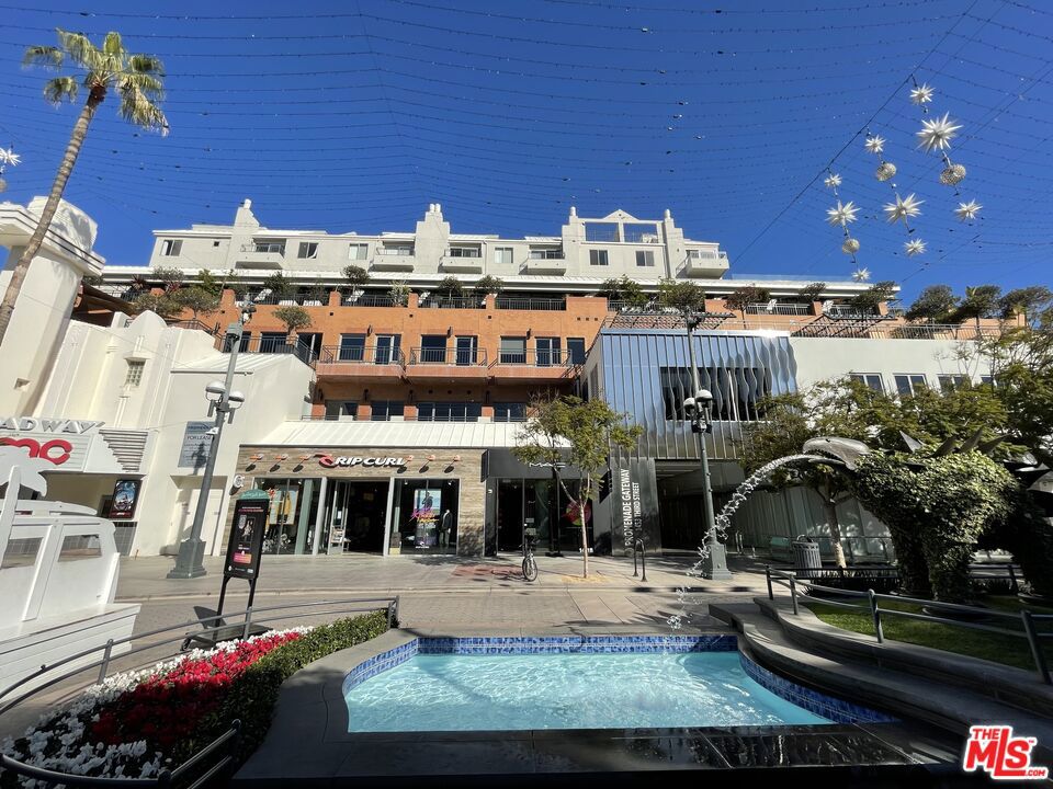 Discover an extraordinary life of recreation and relaxation at Residences on 3rd Street Promenade. We're connecting the excitement of Downtown Santa Monica with the comforts of home to bring you a living experience unlike anything else. With all of Third Street Promenade right outside your door, there's always something new to see and explore. And with the California coastline so close to home, the only choice is whether to enjoy those stunning ocean views by taking a short walk to the beach or a shorter walk to your ocean view balcony*. Experience an essential blend of excitement and elegance from the comfort of home. Thats life at Residences on 3rd Street Promenade. Prices & availability subject to change.