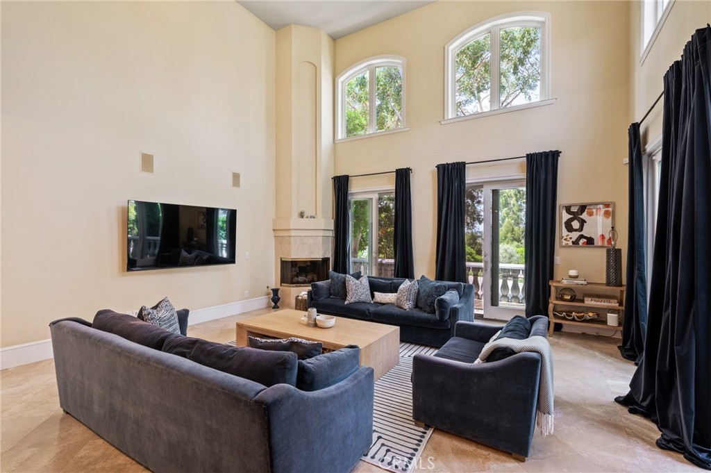 3210 N Ardmore Avenue