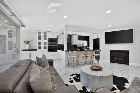 MLS: SR26222276