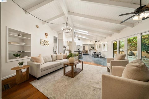 Photo of 699 Fiesta Pl Pl, Hayward, CA 94544 (MLS # 41148796)