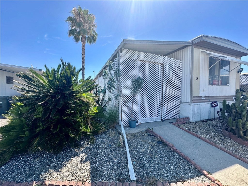 332 N LYON AVENUE 32